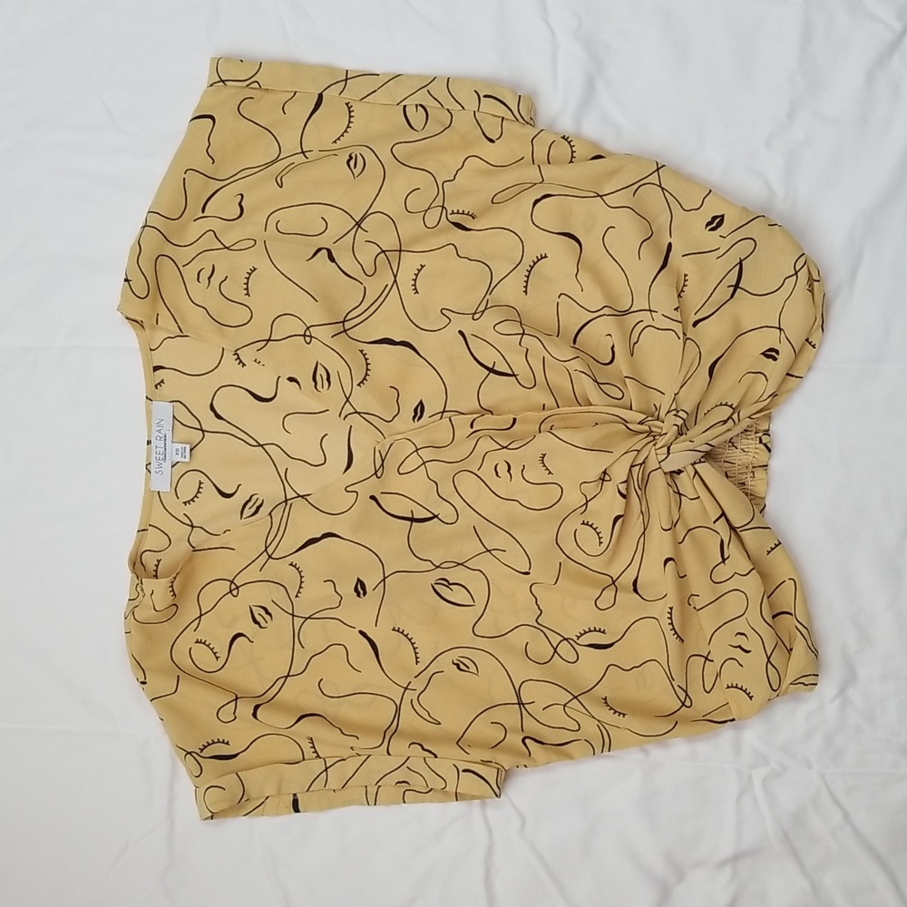 Tan w/ Black Face Print Crossed Cropped Blouse